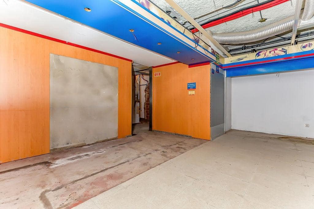 Commercial for sale in Alzira - € 750,000 (Ref: 8936822)