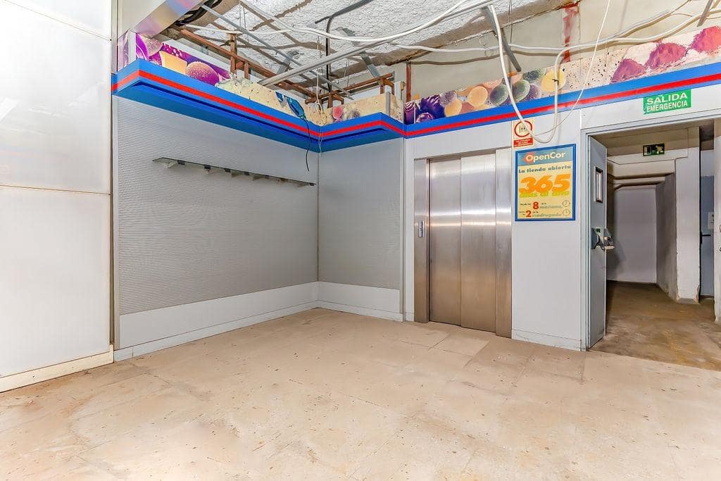 Commercial for sale in Alzira - € 750,000 (Ref: 8936822)