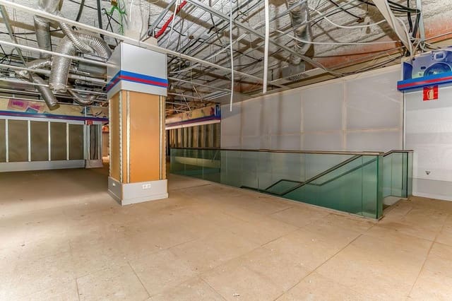 Commerciale in vendita in Alzira - 750.000 € (Rif: 8936822)