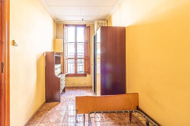 6 bedroom Townhouse for sale in Carlet with garage - € 220,000 (Ref: 8938887)