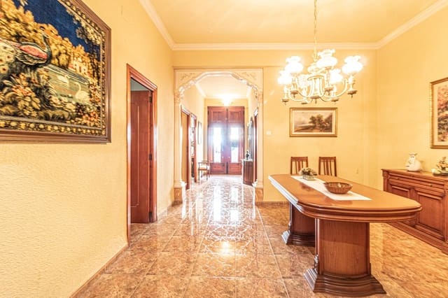 6 bedroom Townhouse for sale in Carlet with garage - € 220,000 (Ref: 8938887)