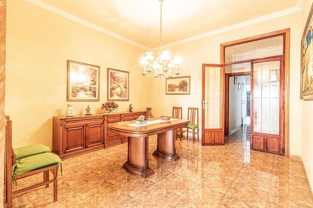 6 bedroom Townhouse for sale in Carlet with garage - € 220,000 (Ref: 8938887)