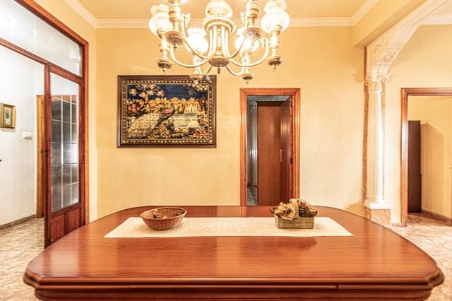 6 bedroom Townhouse for sale in Carlet with garage - € 220,000 (Ref: 8938887)