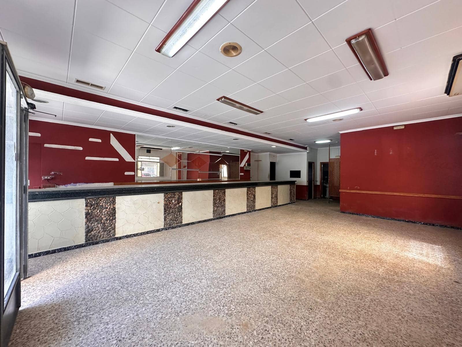 Erhverv til salg i L'Alcudia - € 180.000 (Ref: 8948731)