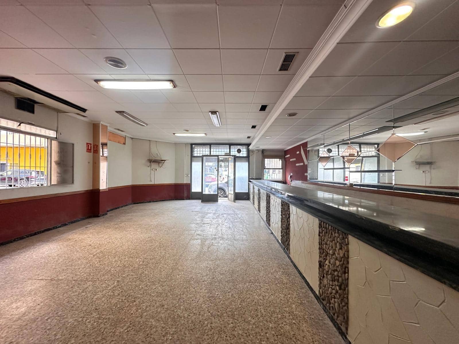 Erhverv til salg i L'Alcudia - € 180.000 (Ref: 8948731)