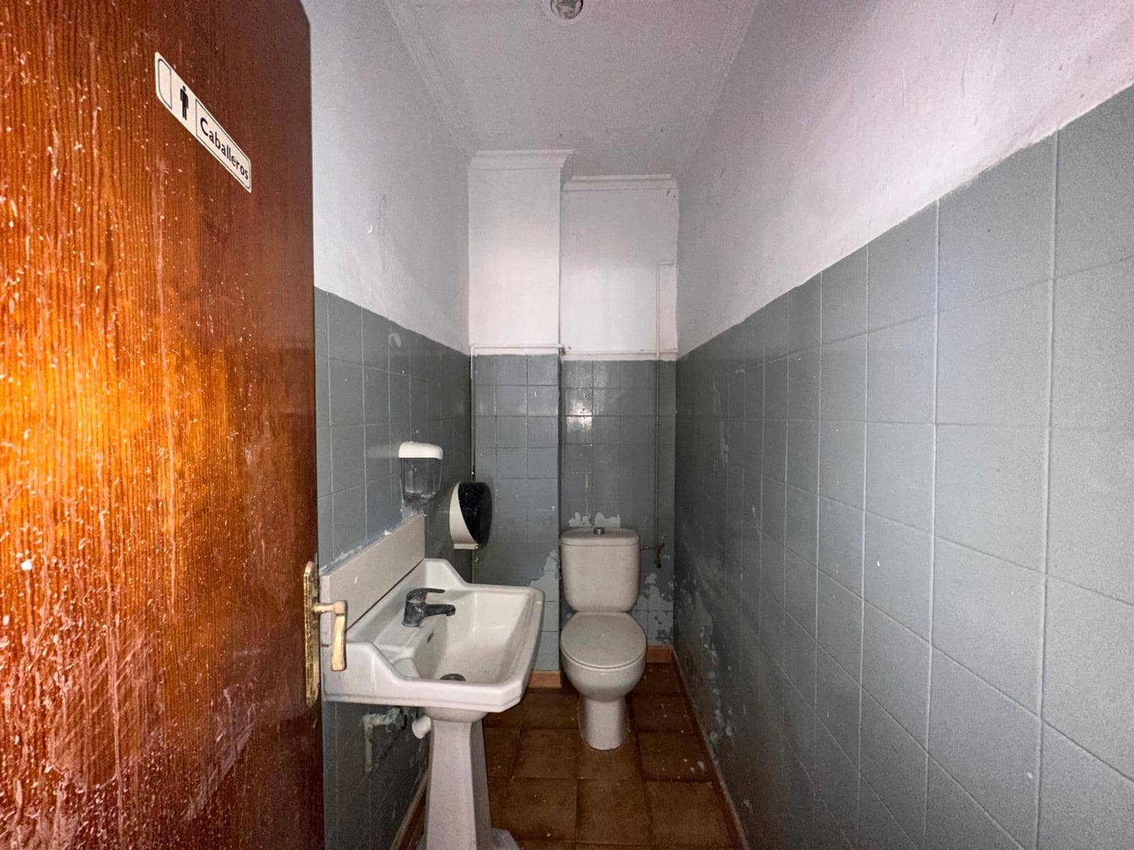 Erhverv til salg i L'Alcudia - € 180.000 (Ref: 8948731)