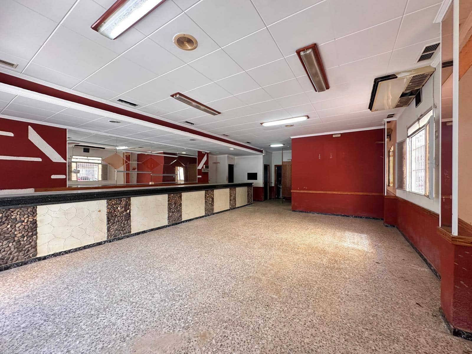 Erhverv til salg i L'Alcudia - € 180.000 (Ref: 8948731)