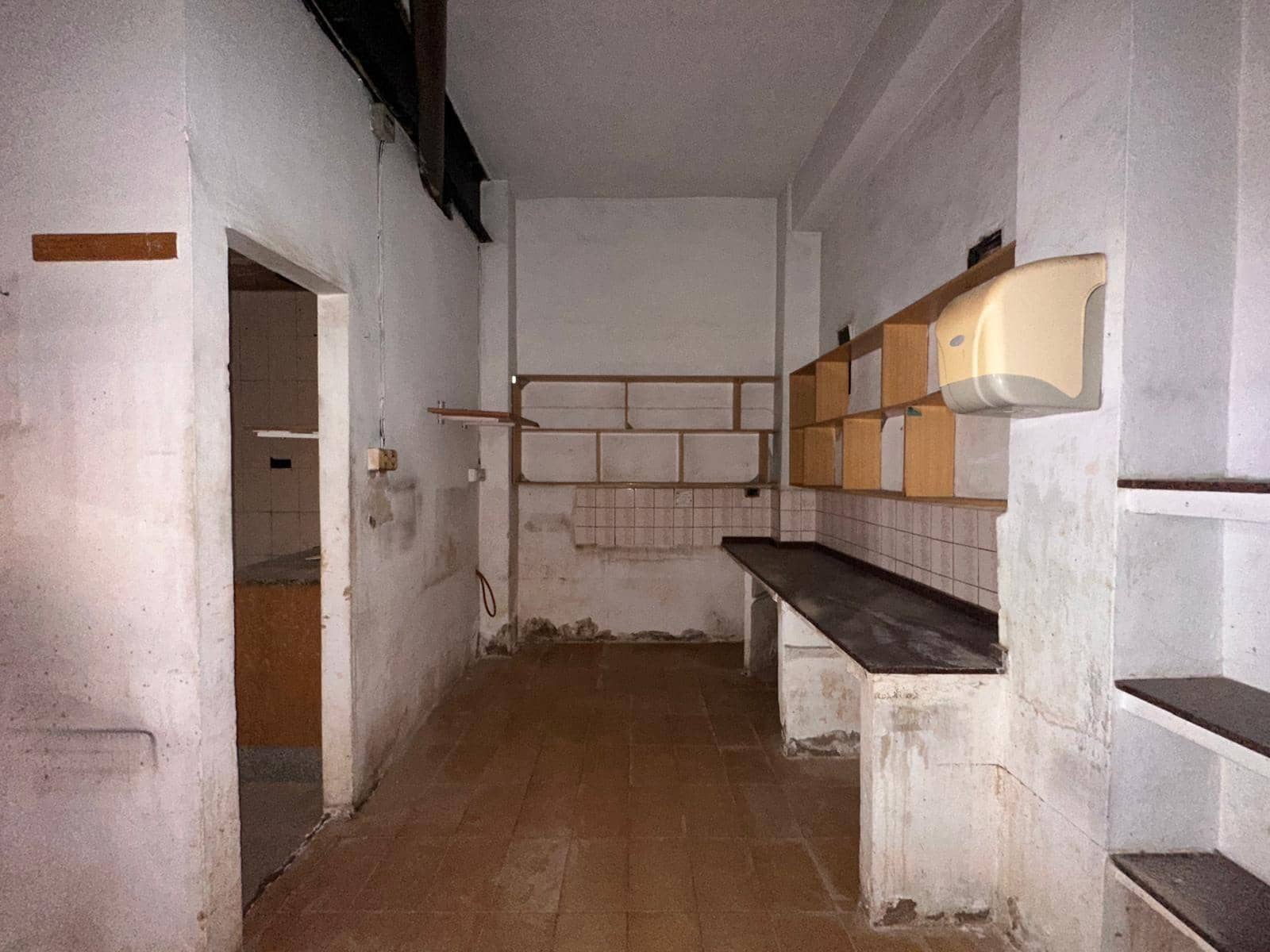 Erhverv til salg i L'Alcudia - € 180.000 (Ref: 8948731)