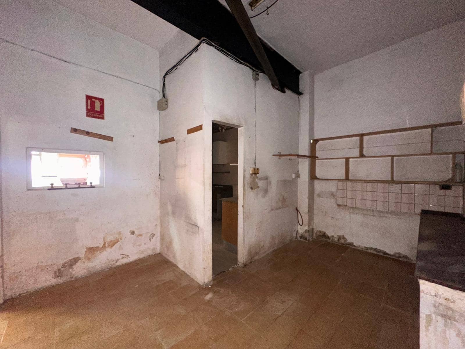 Erhverv til salg i L'Alcudia - € 180.000 (Ref: 8948731)