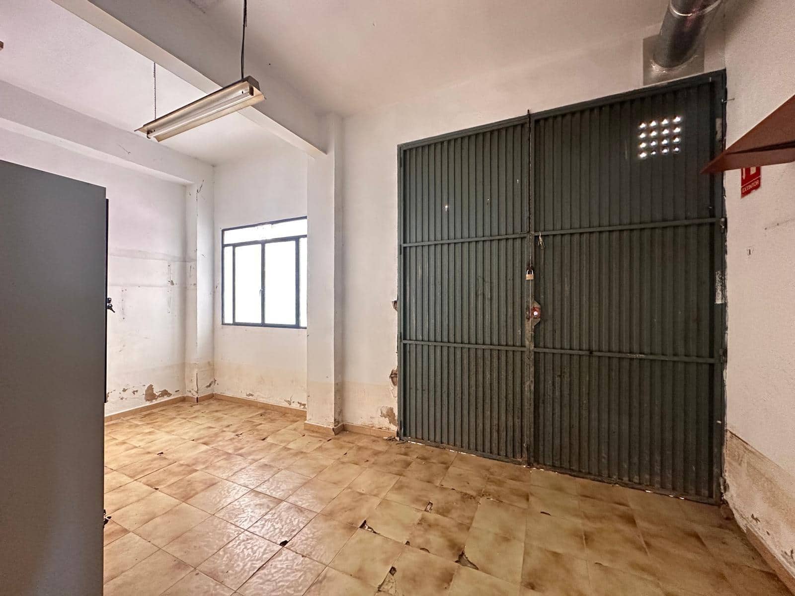 Erhverv til salg i L'Alcudia - € 180.000 (Ref: 8948731)