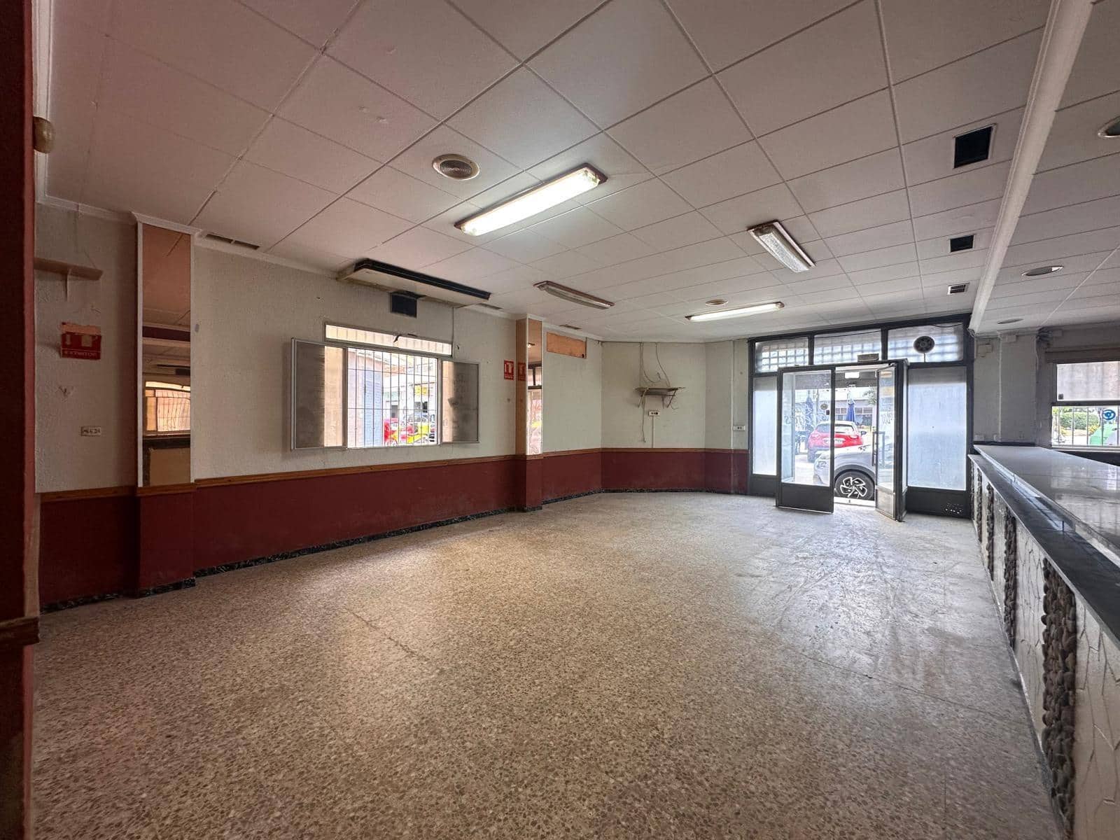 Erhverv til salg i L'Alcudia - € 180.000 (Ref: 8948731)