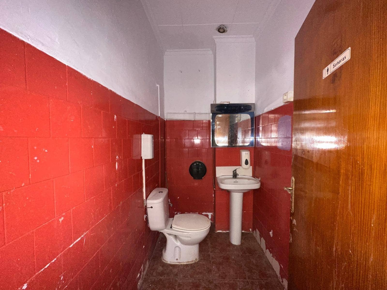 Erhverv til salg i L'Alcudia - € 180.000 (Ref: 8948731)