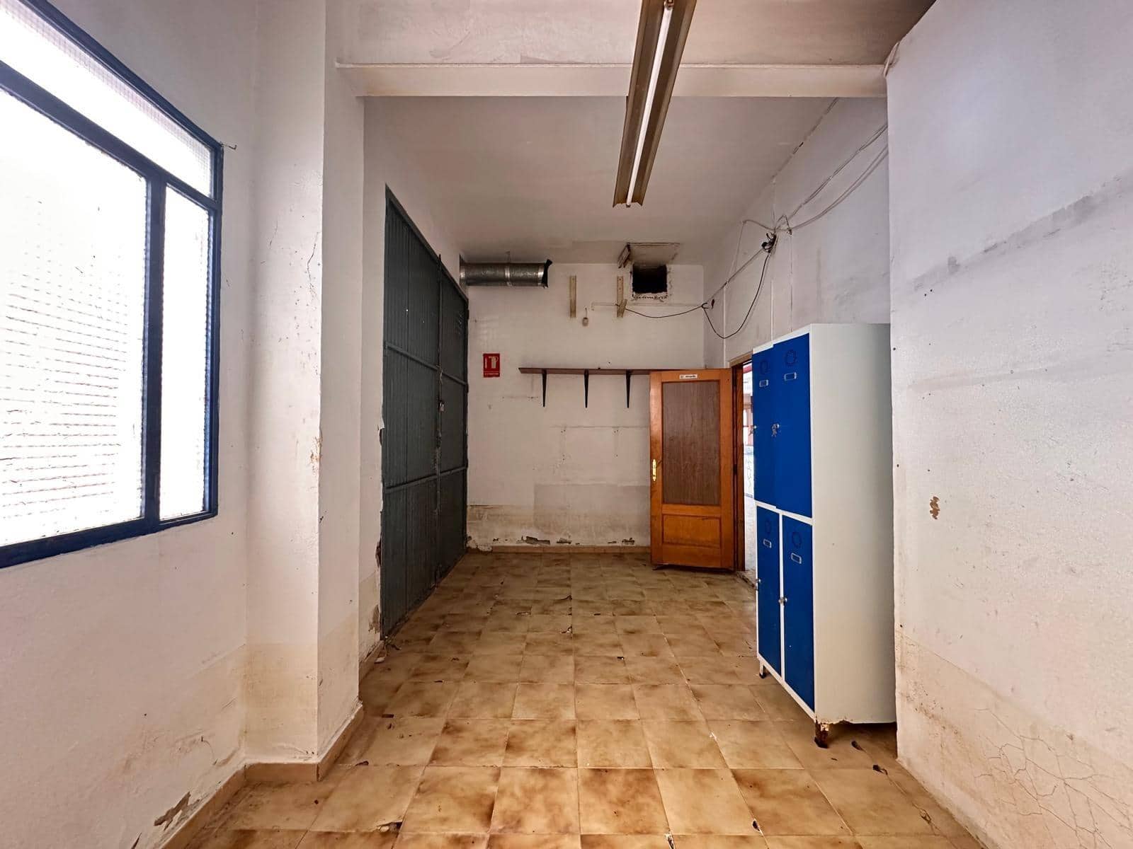 Erhverv til salg i L'Alcudia - € 180.000 (Ref: 8948731)