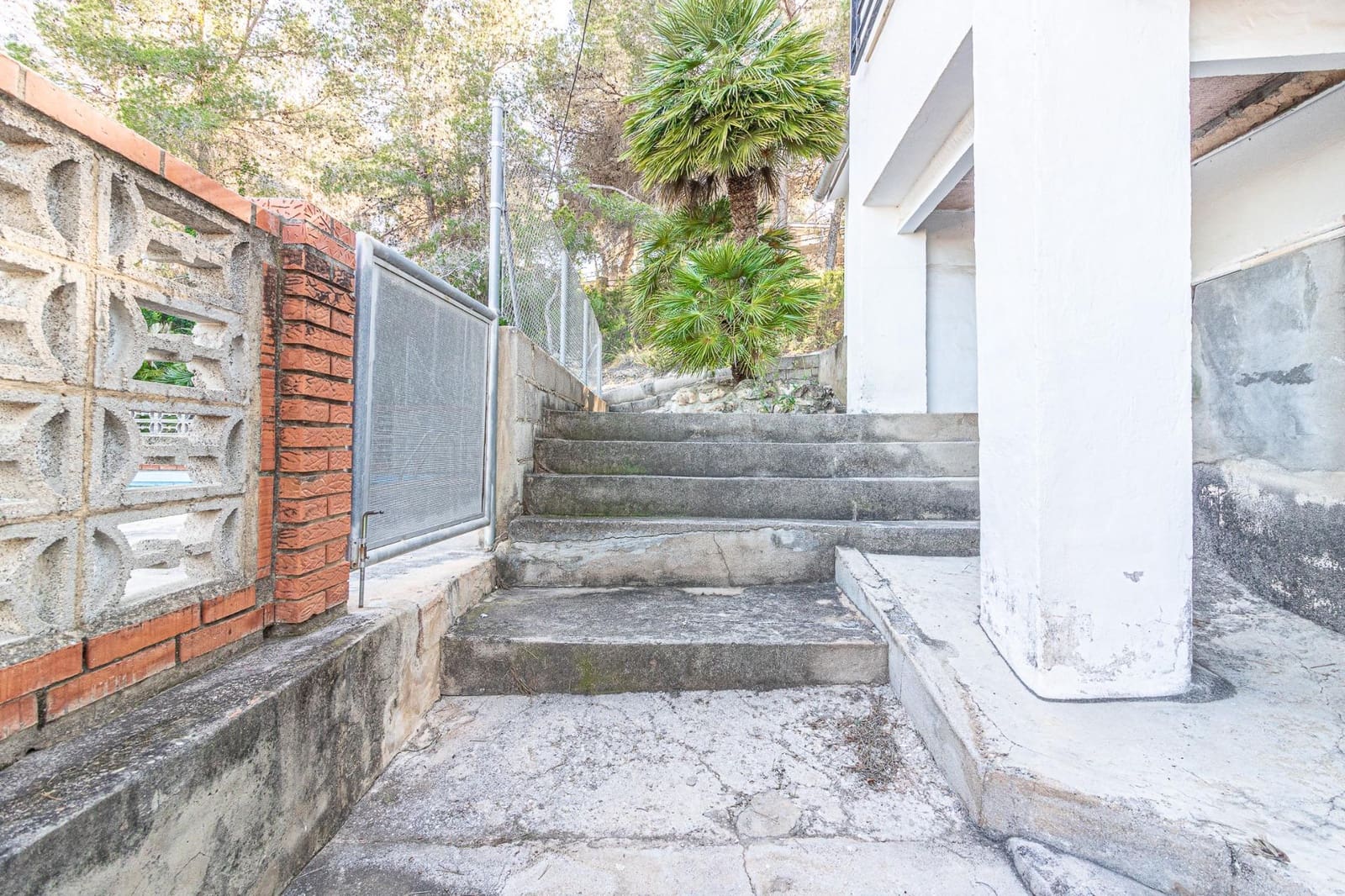 4 soveværelse Finca/Landehus til salg i Carlet med swimmingpool - € 200.000 (Ref: 8948732)