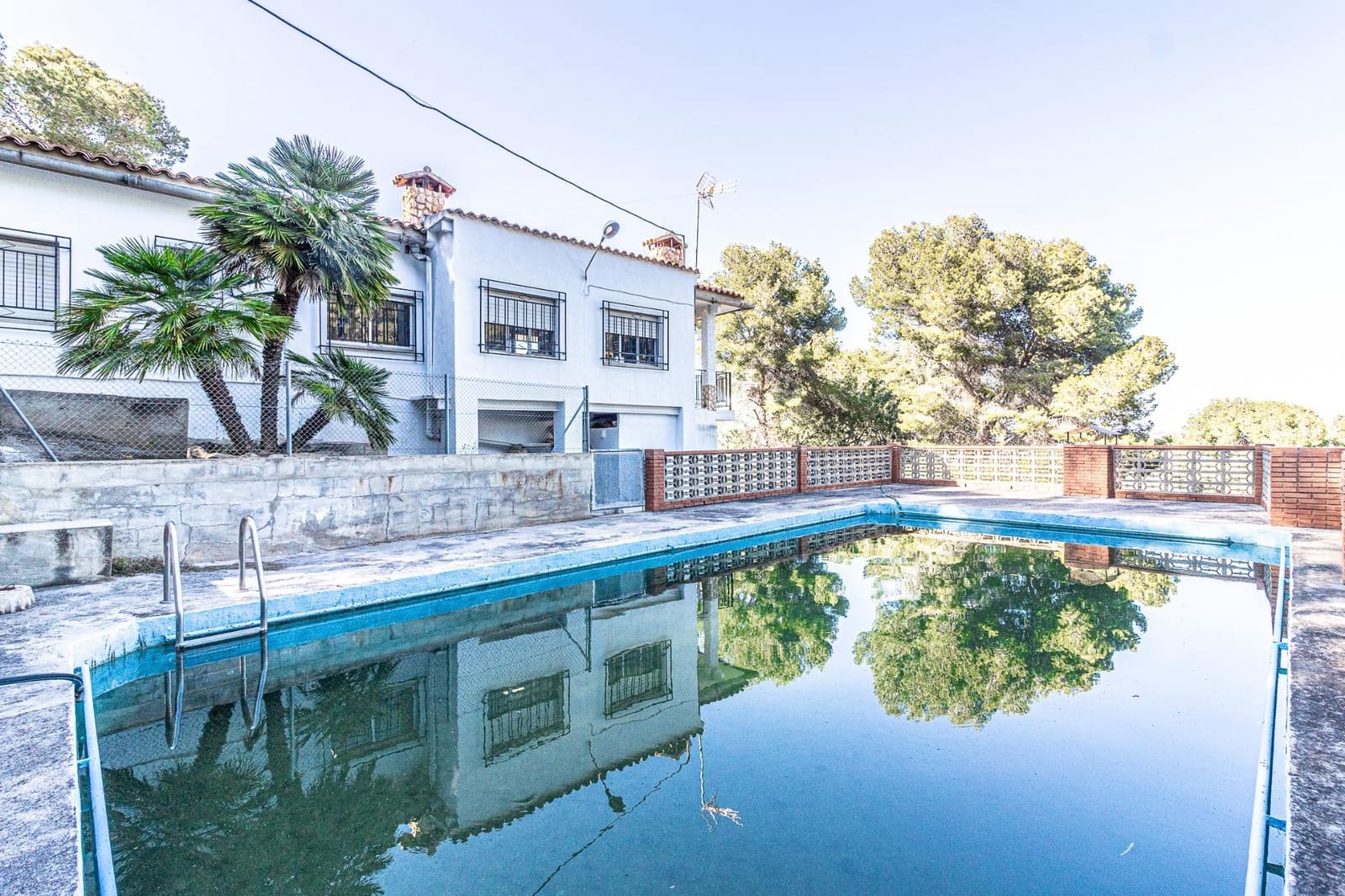 4 soveværelse Finca/Landehus til salg i Carlet med swimmingpool - € 200.000 (Ref: 8948732)