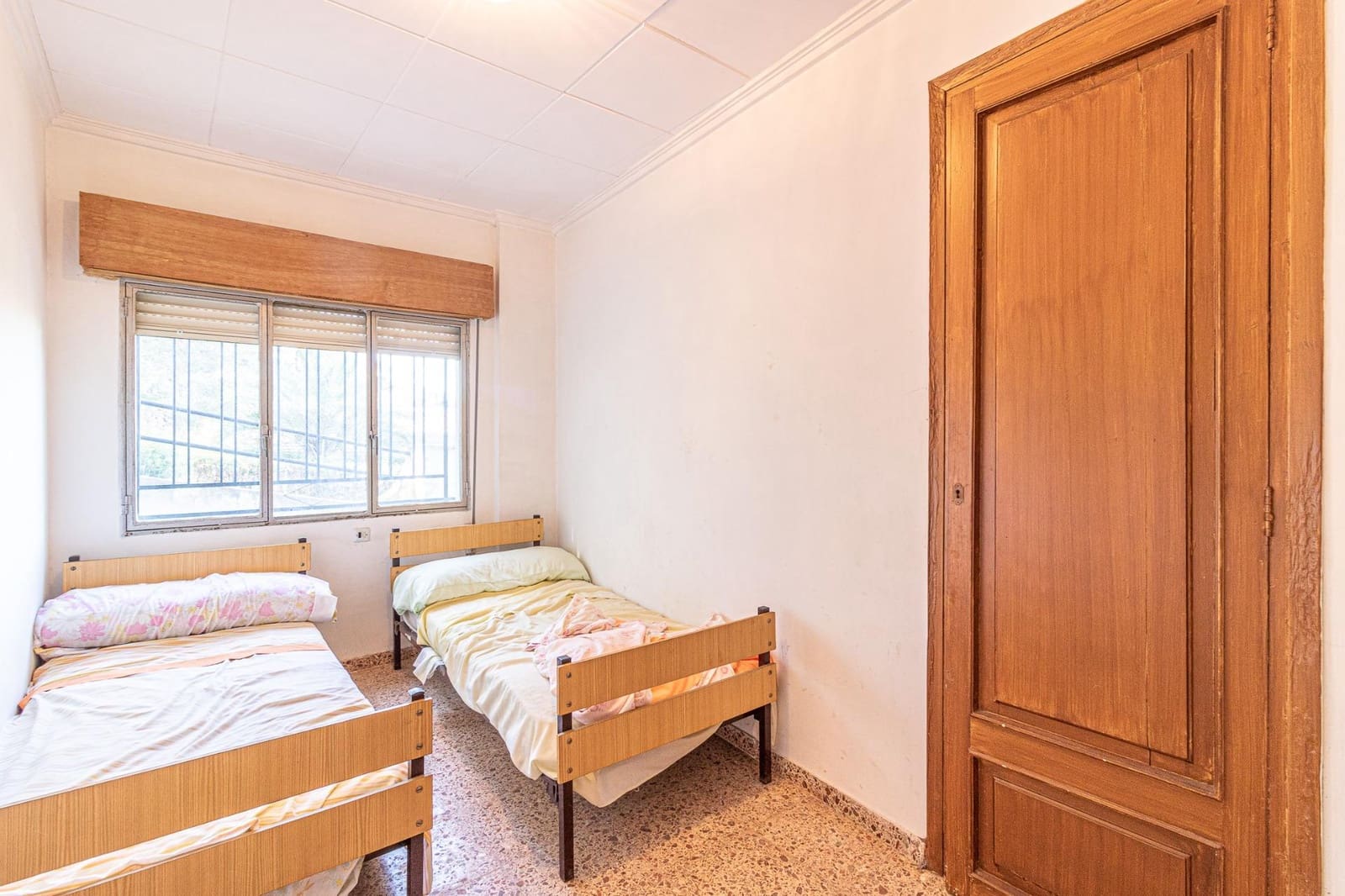 4 soveværelse Finca/Landehus til salg i Carlet med swimmingpool - € 200.000 (Ref: 8948732)