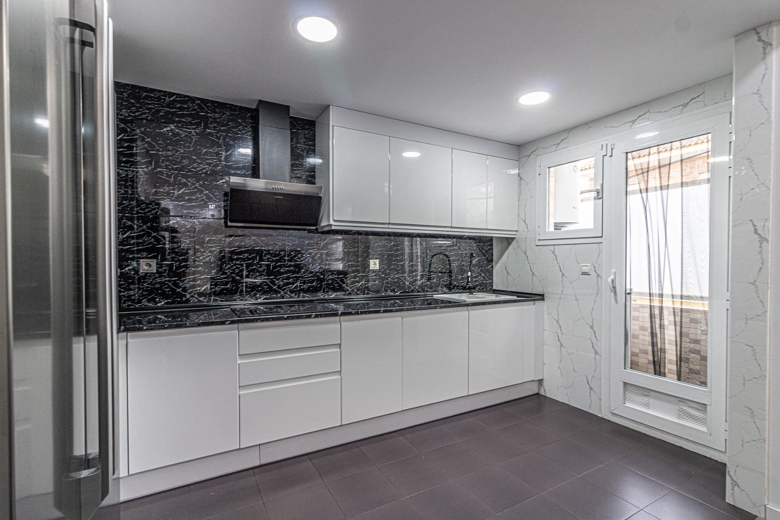 3 sypialnia Mieszkanie na sprzedaż w Carlet z garażem - 150 000 € (Ref: 8993945)