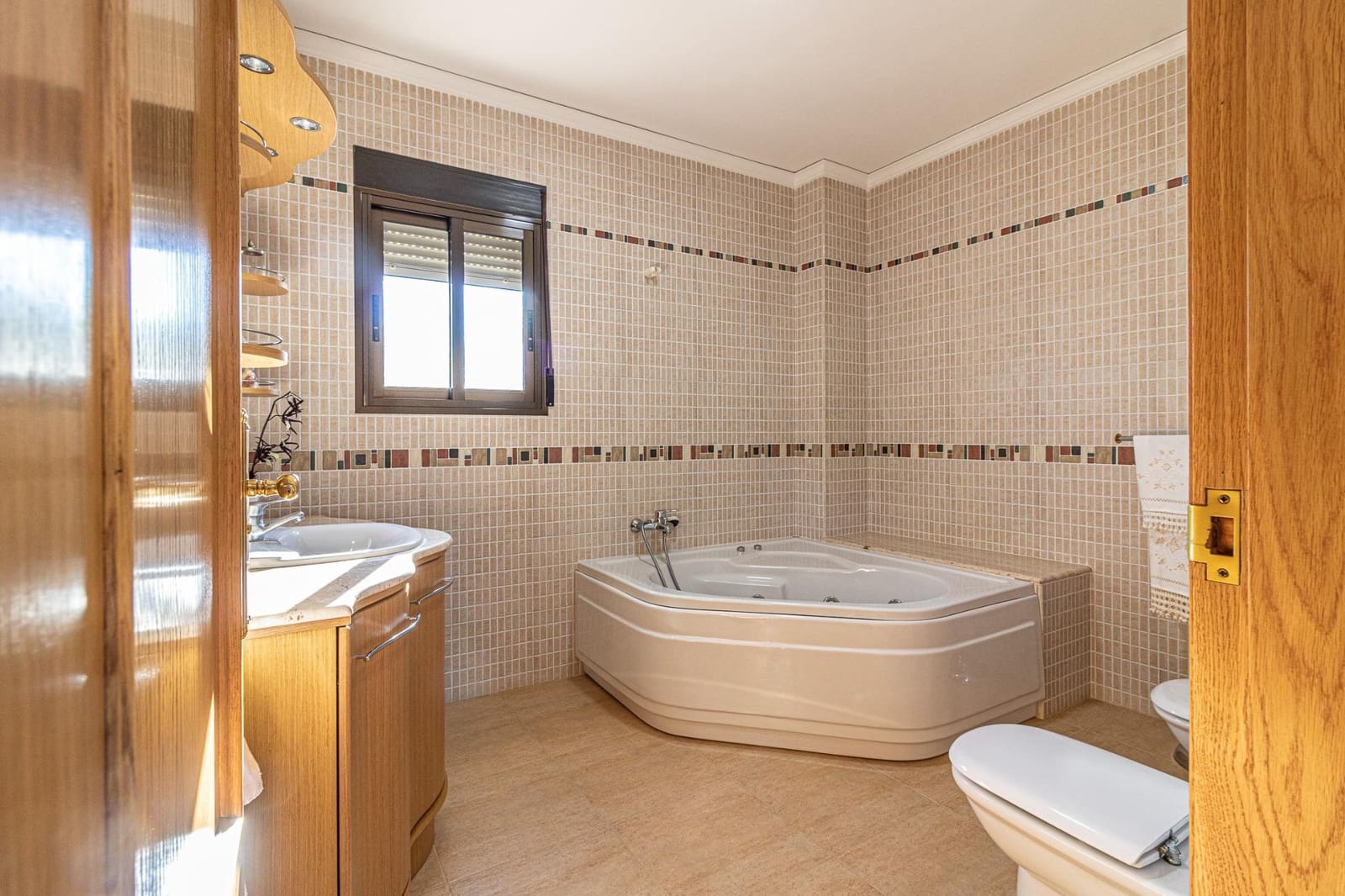 6 sovrum Villa till salu i Alberic med pool garage - 450 000 € (Ref: 9360131)