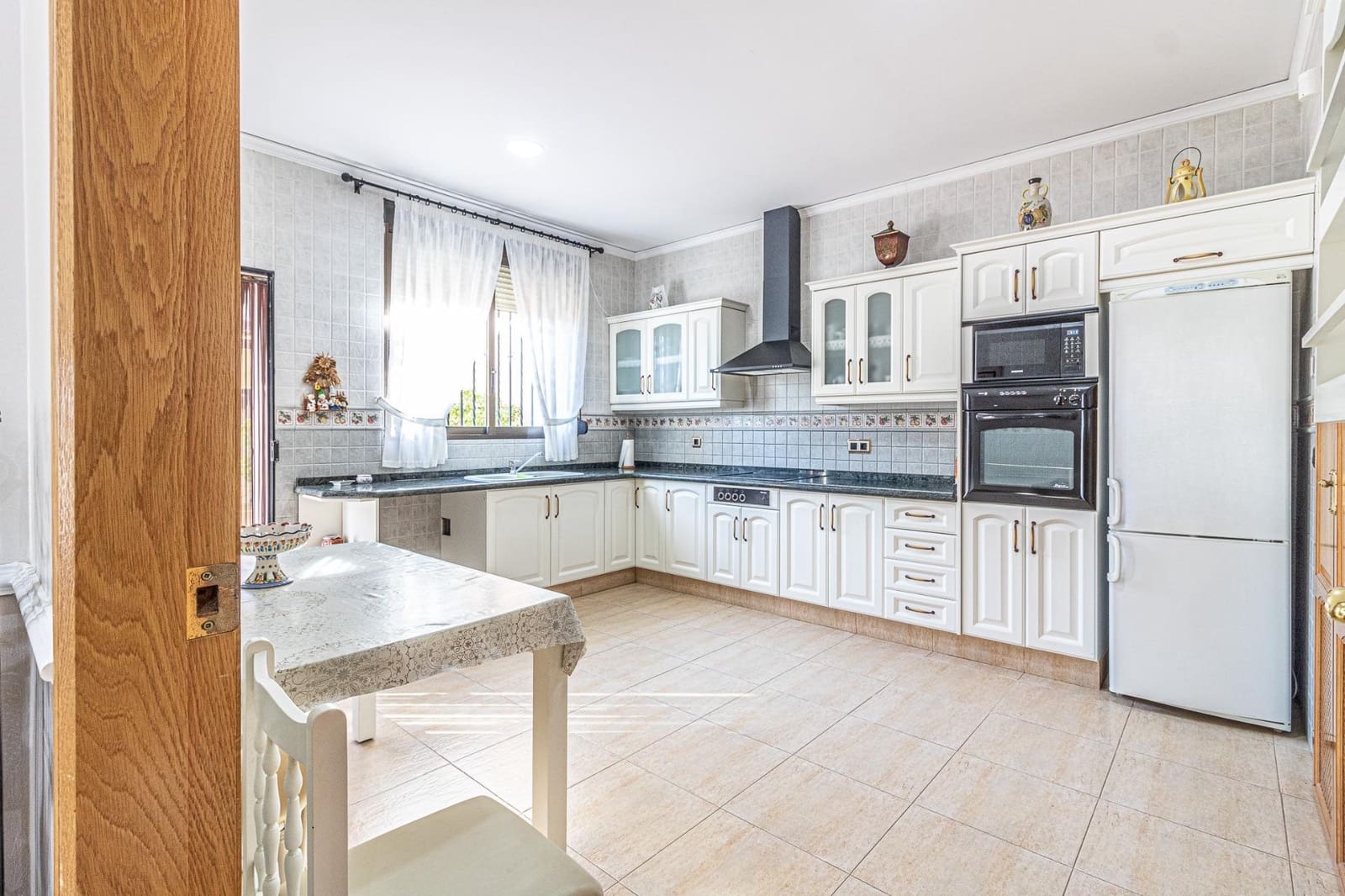 6 sovrum Villa till salu i Alberic med pool garage - 450 000 € (Ref: 9360131)