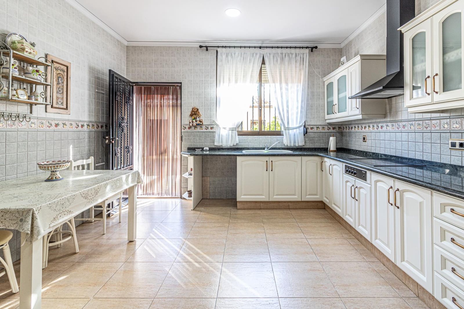 6 sovrum Villa till salu i Alberic med pool garage - 450 000 € (Ref: 9360131)