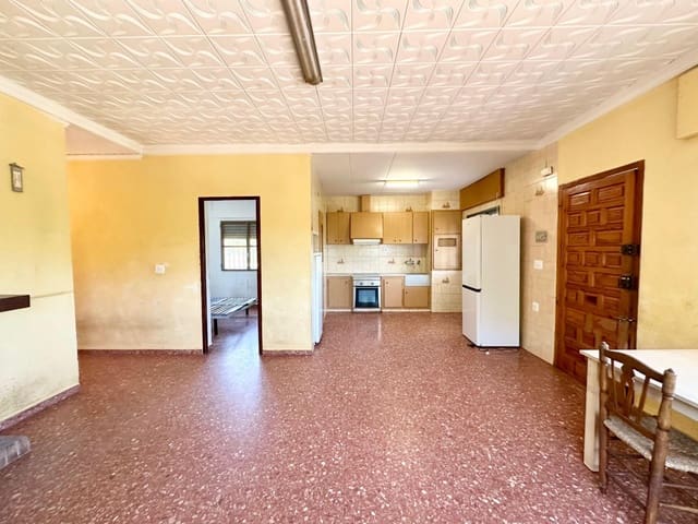 5 bedroom Villa for sale in Carlet with pool - € 175,000 (Ref: 9360133)