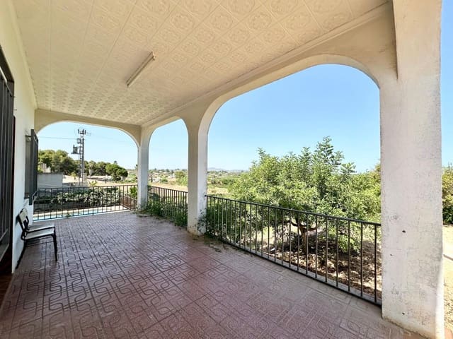 5 bedroom Villa for sale in Carlet with pool - € 175,000 (Ref: 9360133)