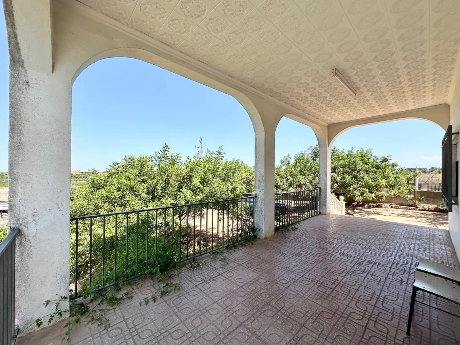 5 bedroom Villa for sale in Carlet with pool - € 175,000 (Ref: 9360133)