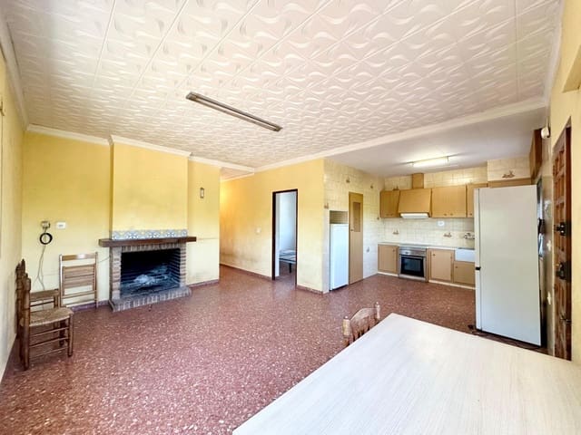 5 bedroom Villa for sale in Carlet with pool - € 175,000 (Ref: 9360133)