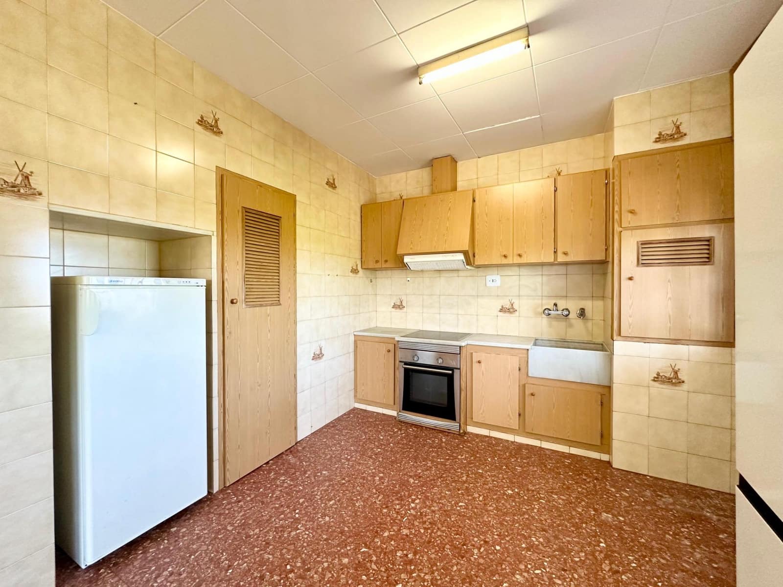 5 bedroom Villa for sale in Carlet with pool - € 175,000 (Ref: 9360133)