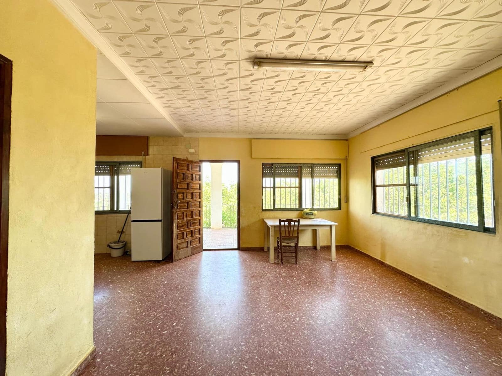 5 bedroom Villa for sale in Carlet with pool - € 175,000 (Ref: 9360133)