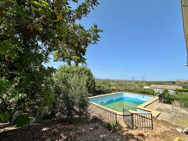 5 bedroom Villa for sale in Carlet with pool - € 175,000 (Ref: 9360133)