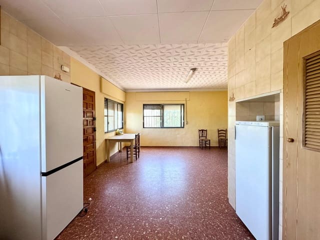 5 bedroom Villa for sale in Carlet with pool - € 175,000 (Ref: 9360133)