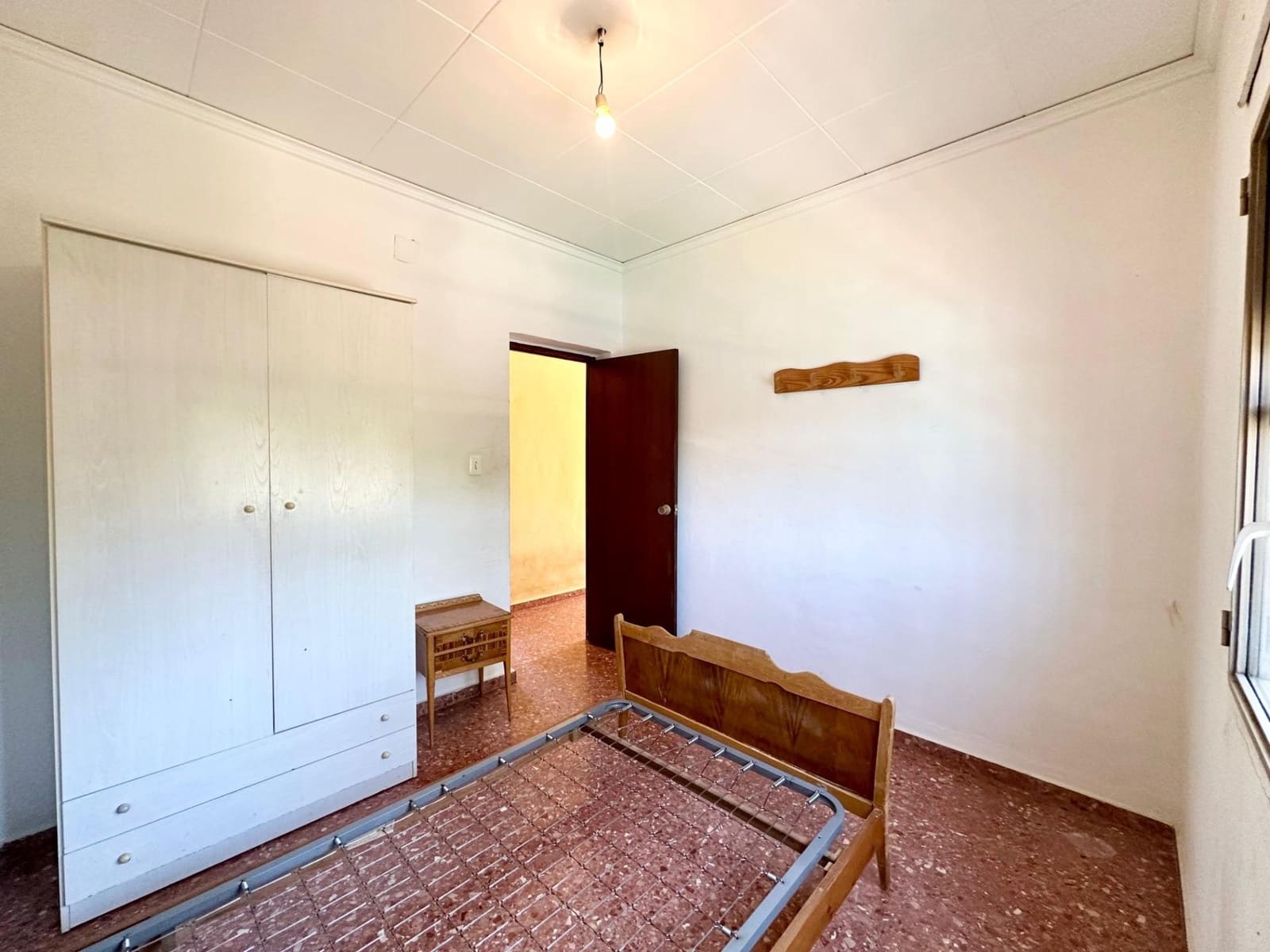 5 bedroom Villa for sale in Carlet with pool - € 175,000 (Ref: 9360133)