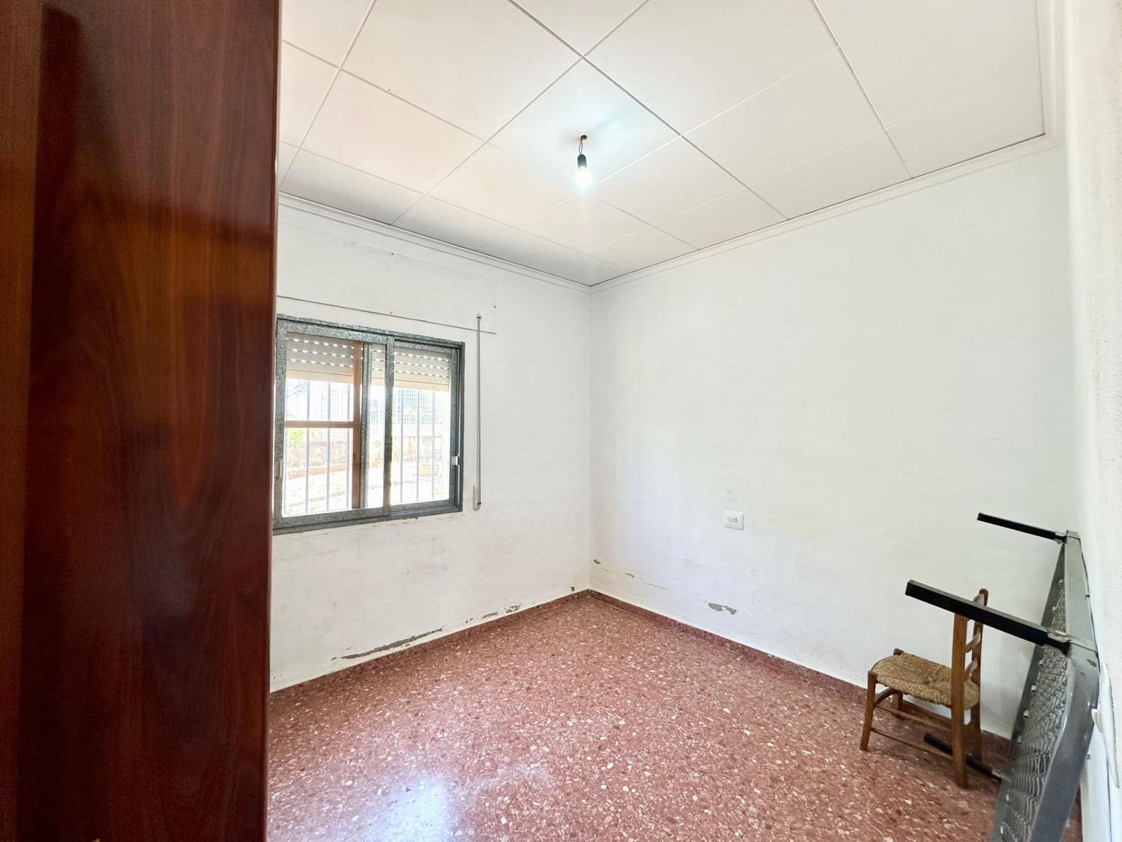 5 bedroom Villa for sale in Carlet with pool - € 175,000 (Ref: 9360133)