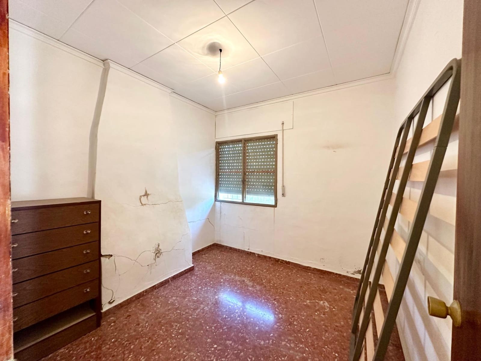 5 bedroom Villa for sale in Carlet with pool - € 175,000 (Ref: 9360133)