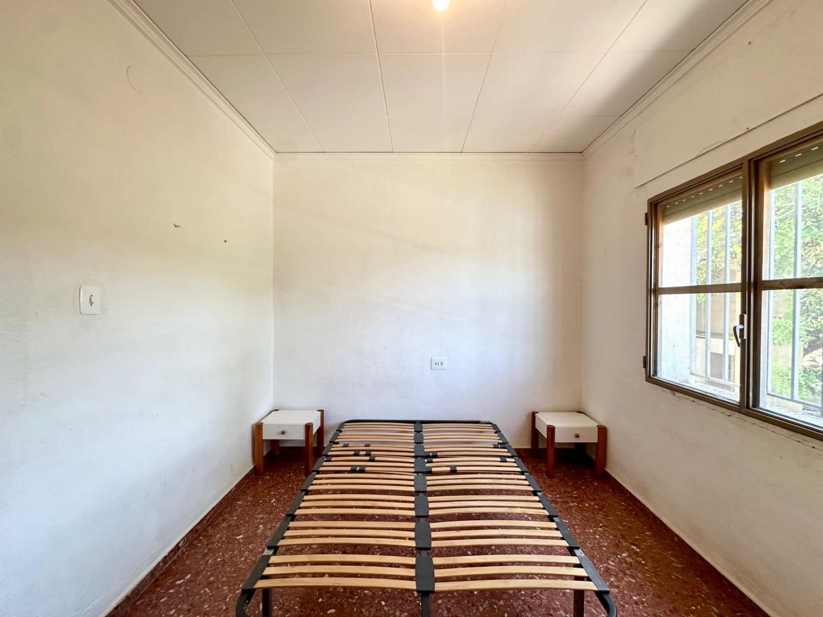 5 bedroom Villa for sale in Carlet with pool - € 175,000 (Ref: 9360133)