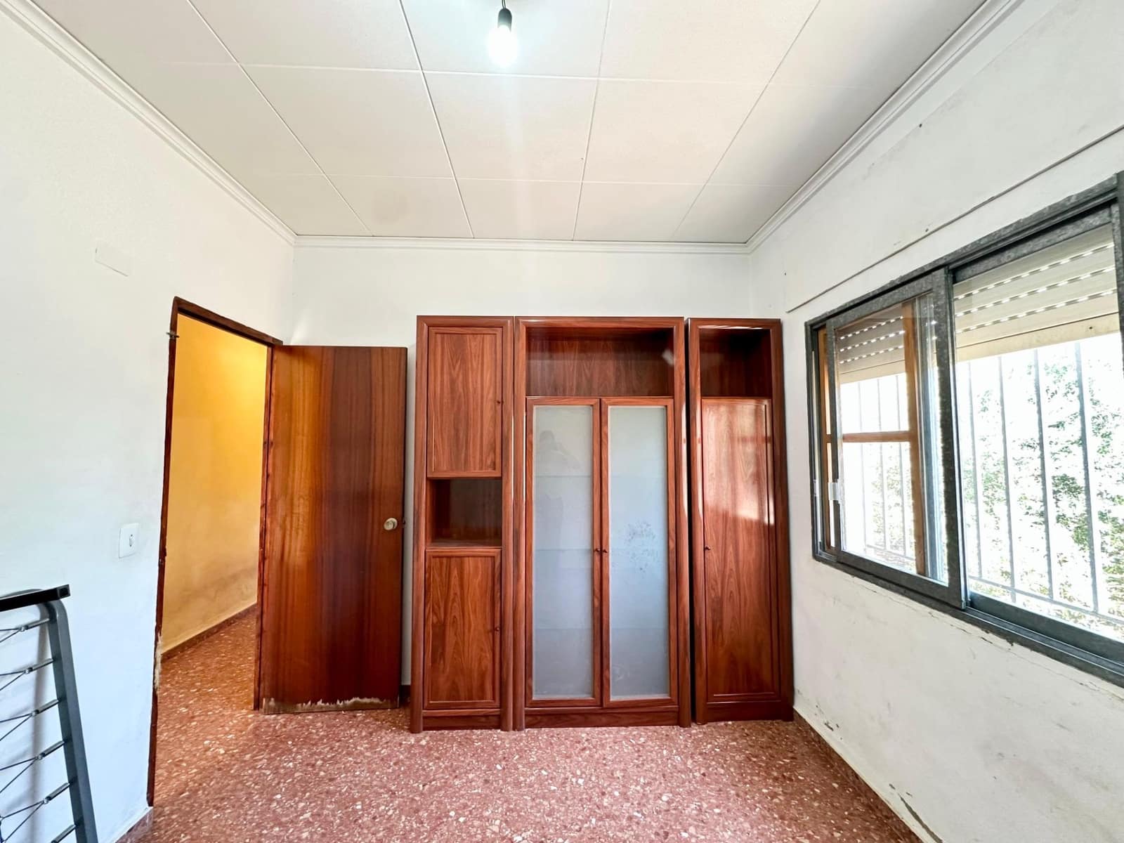 5 bedroom Villa for sale in Carlet with pool - € 175,000 (Ref: 9360133)