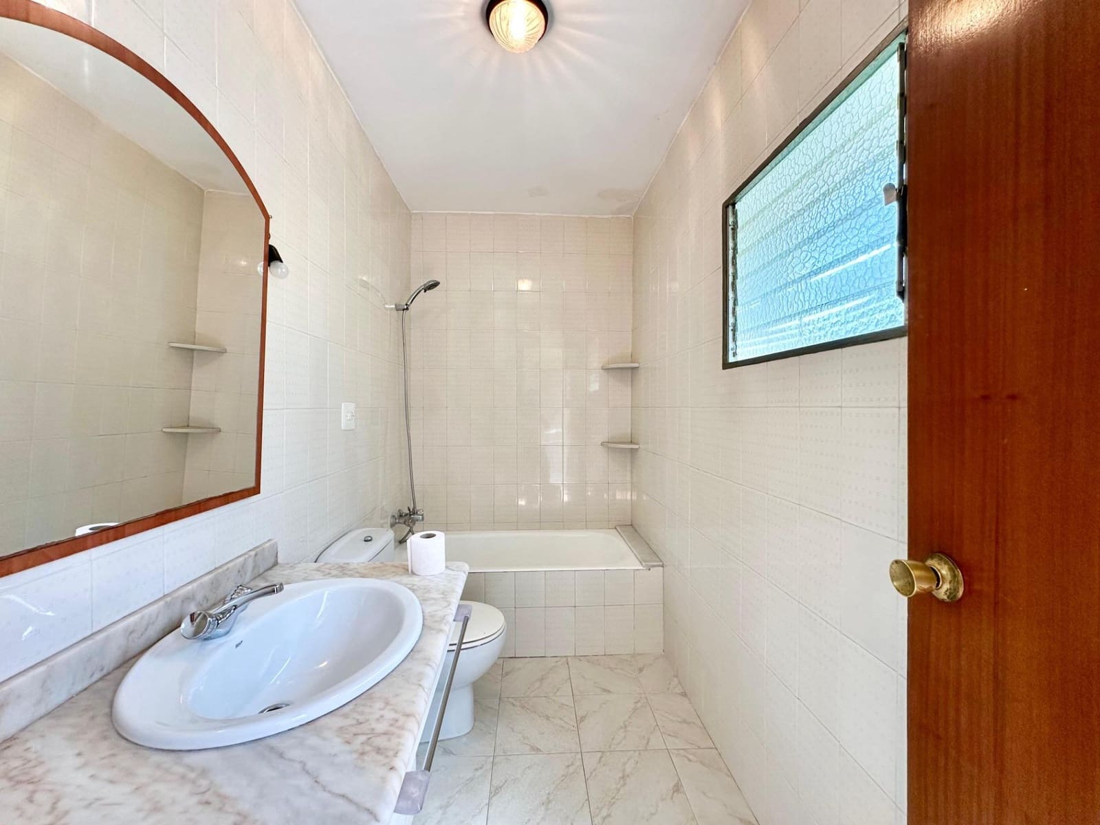 5 bedroom Villa for sale in Carlet with pool - € 175,000 (Ref: 9360133)