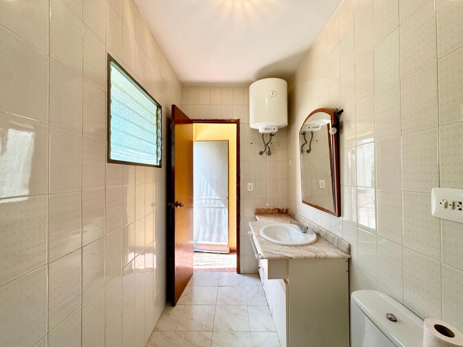 5 bedroom Villa for sale in Carlet with pool - € 175,000 (Ref: 9360133)