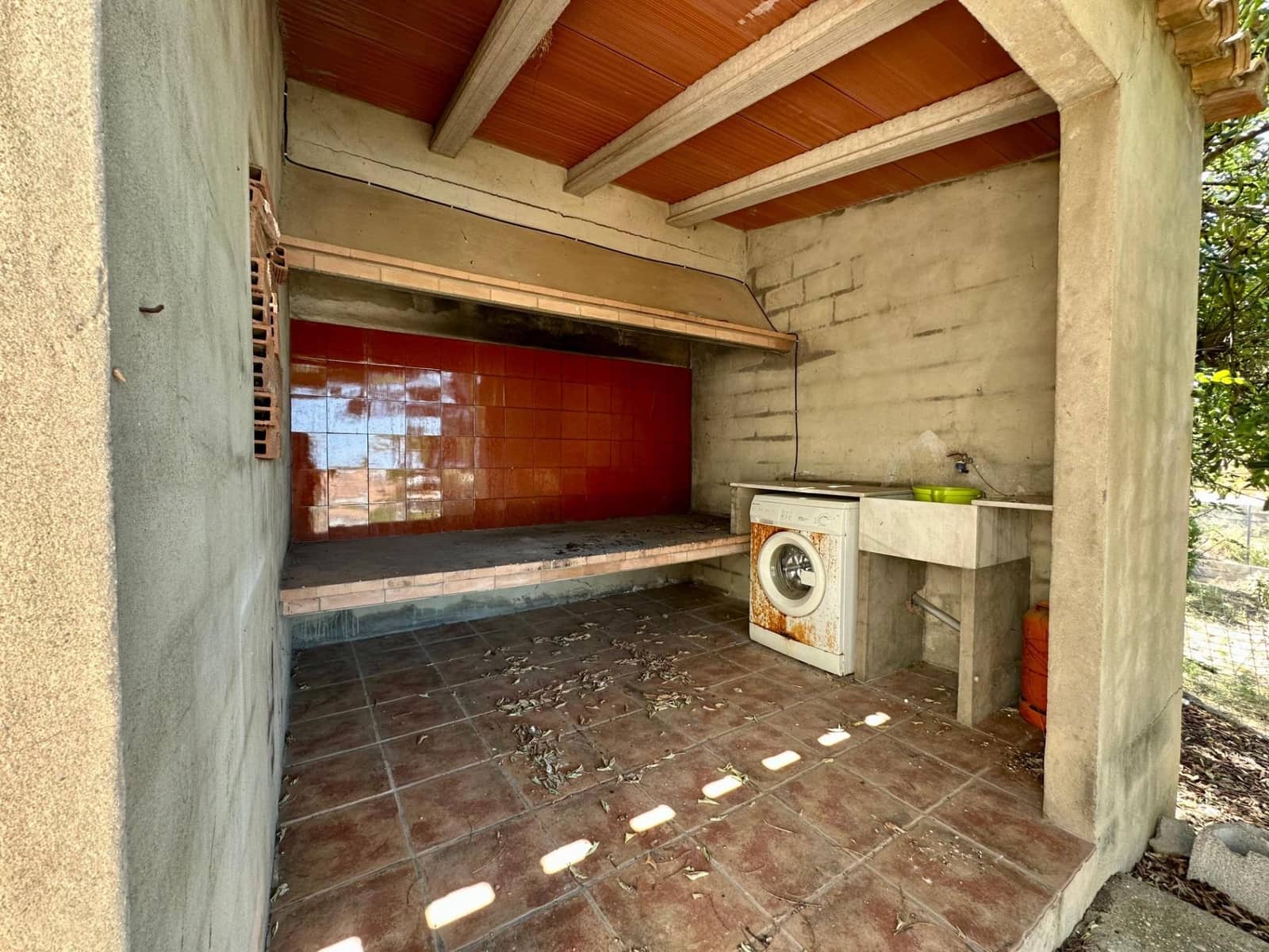 5 bedroom Villa for sale in Carlet with pool - € 175,000 (Ref: 9360133)