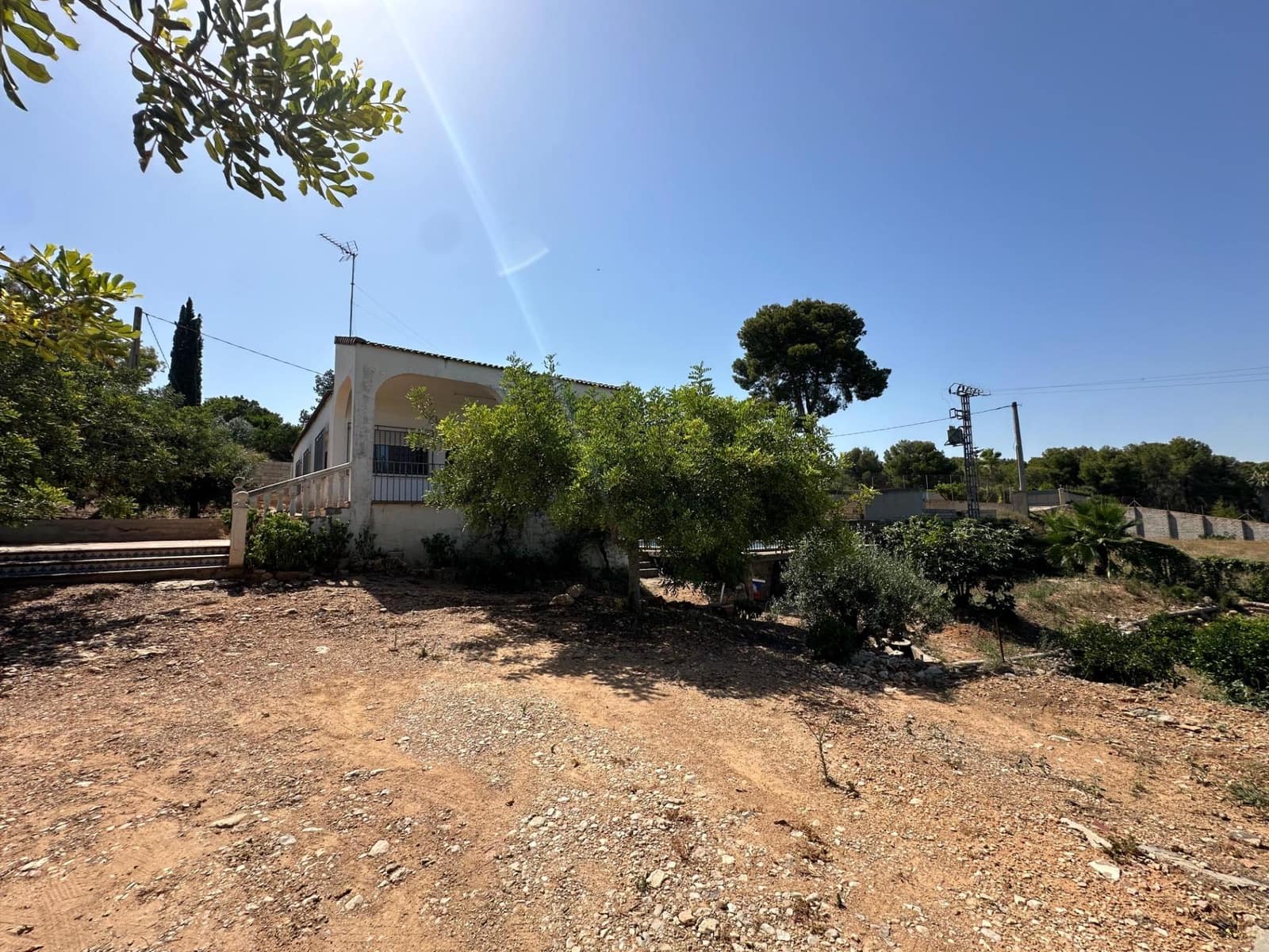 5 bedroom Villa for sale in Carlet with pool - € 175,000 (Ref: 9360133)