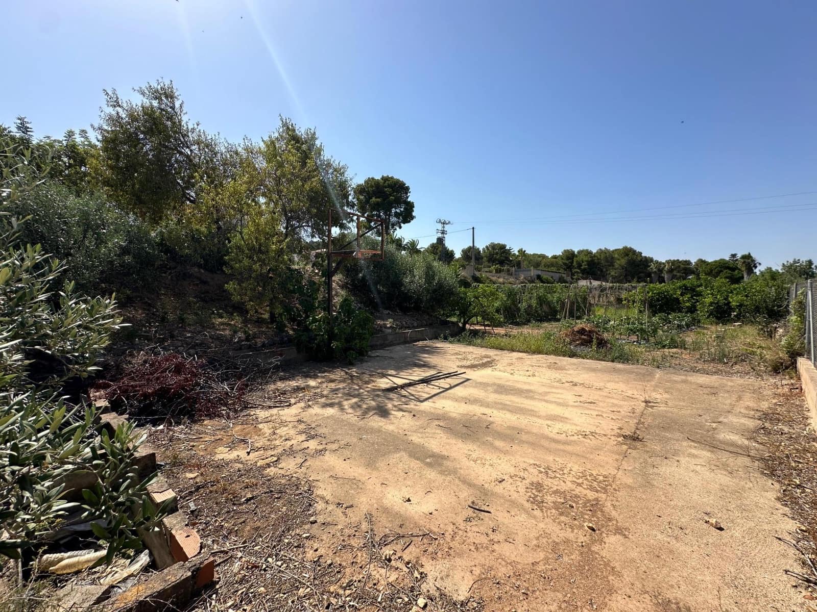 5 bedroom Villa for sale in Carlet with pool - € 175,000 (Ref: 9360133)