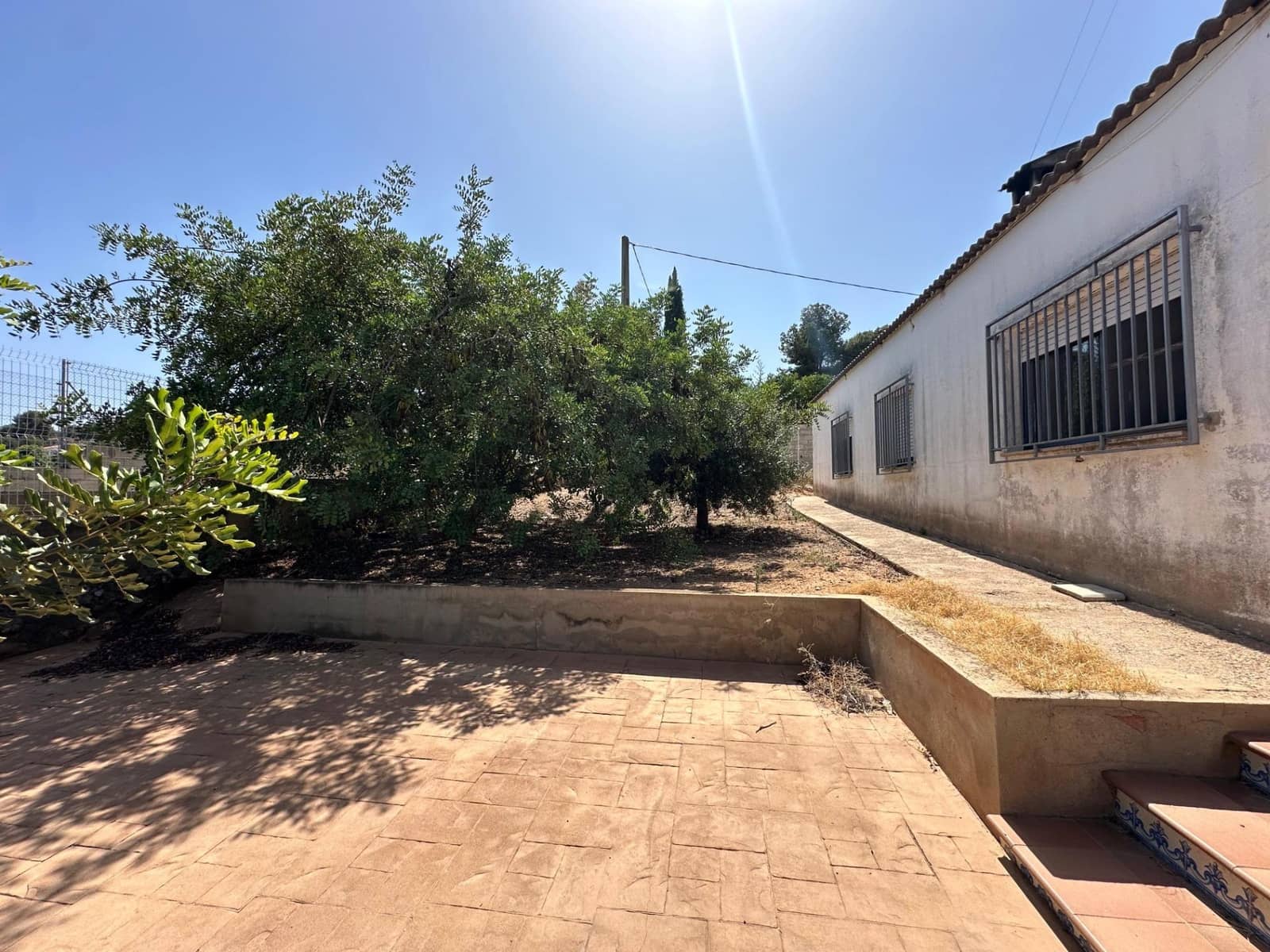 5 bedroom Villa for sale in Carlet with pool - € 175,000 (Ref: 9360133)