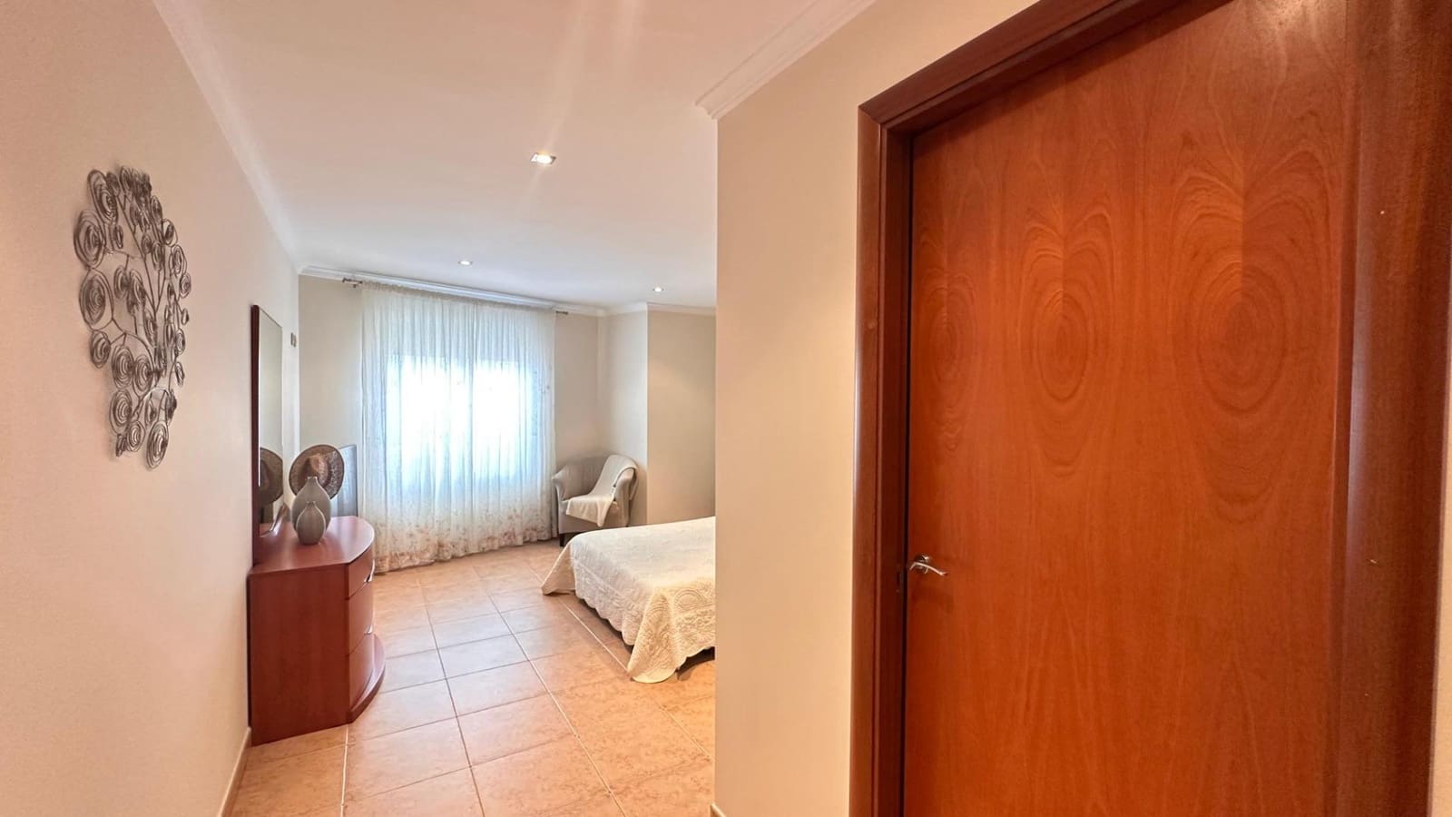 5 bedroom Townhouse for sale in Alginet with garage - € 299,000 (Ref: 9360141)