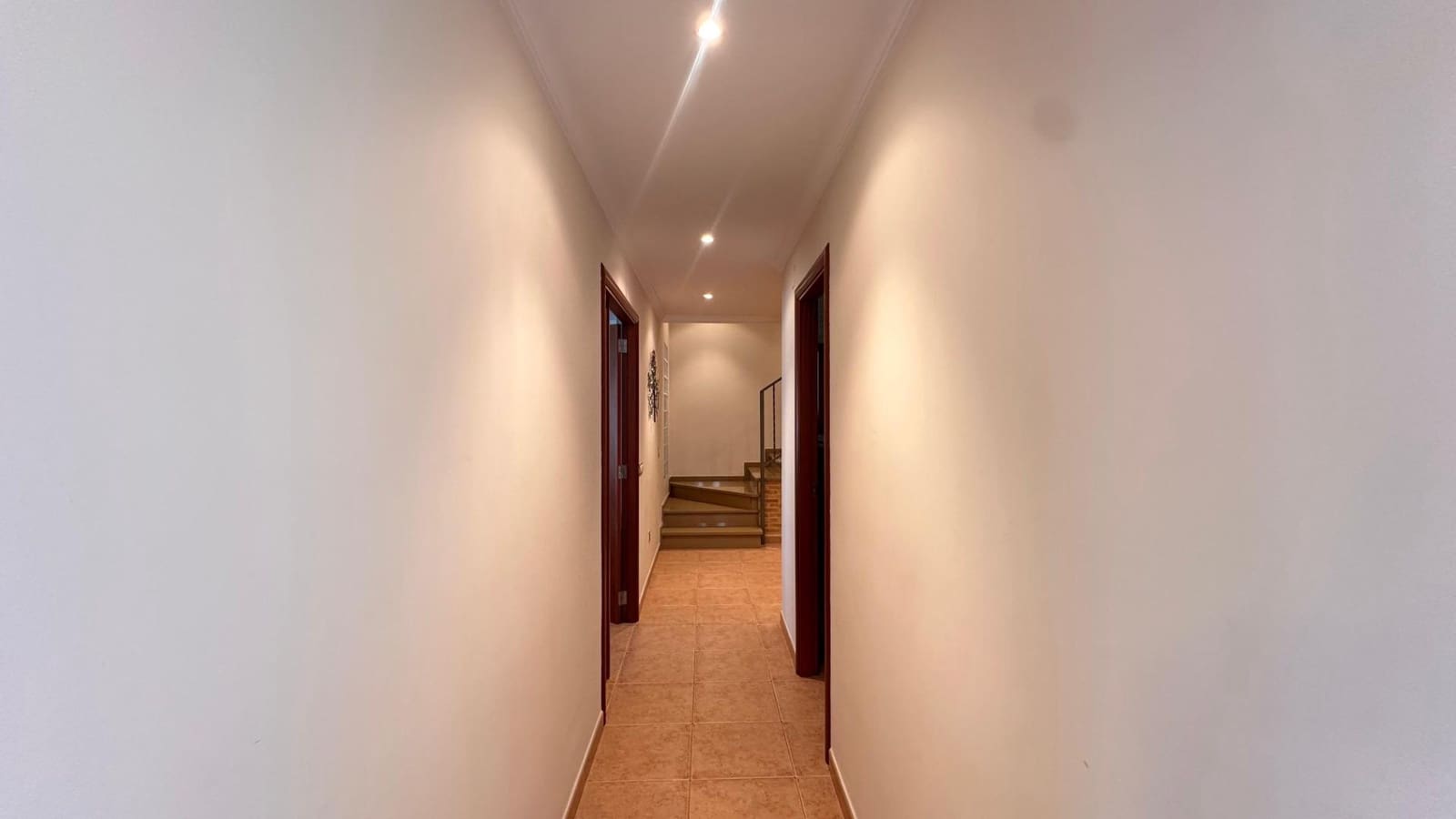 5 bedroom Townhouse for sale in Alginet with garage - € 299,000 (Ref: 9360141)