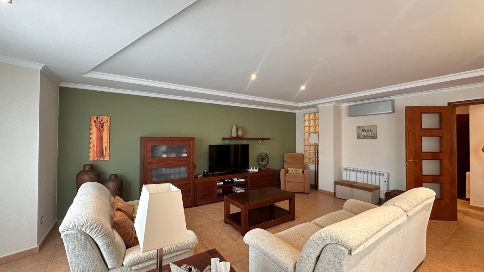 5 bedroom Townhouse for sale in Alginet with garage - € 299,000 (Ref: 9360141)