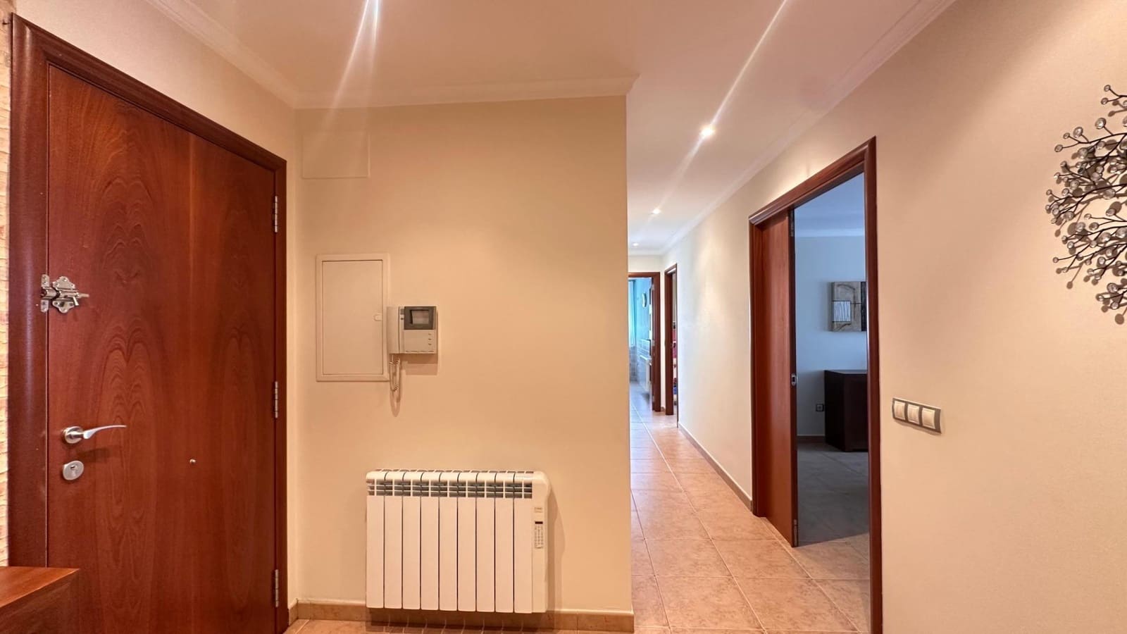 5 bedroom Townhouse for sale in Alginet with garage - € 299,000 (Ref: 9360141)