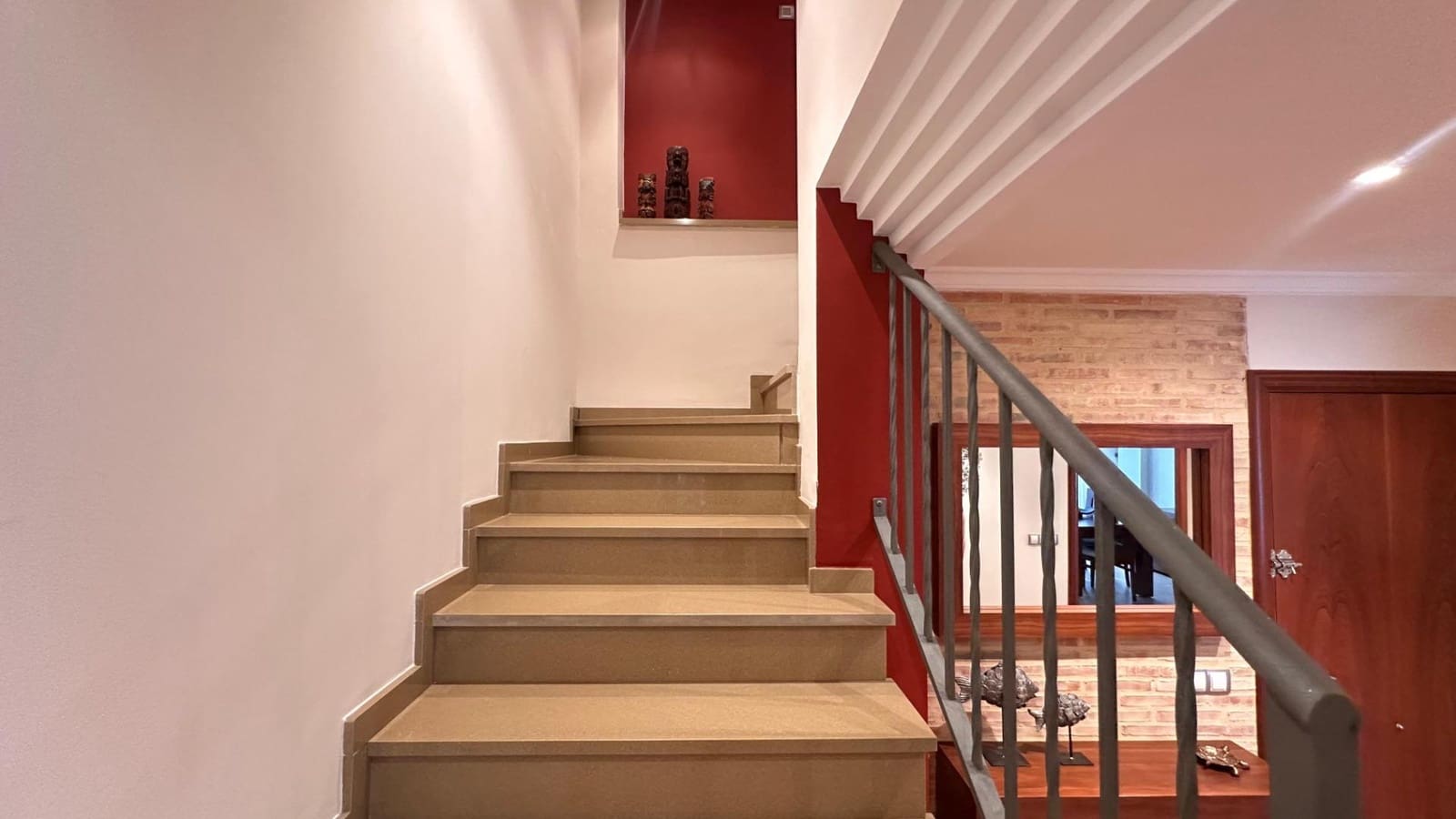 5 bedroom Townhouse for sale in Alginet with garage - € 299,000 (Ref: 9360141)