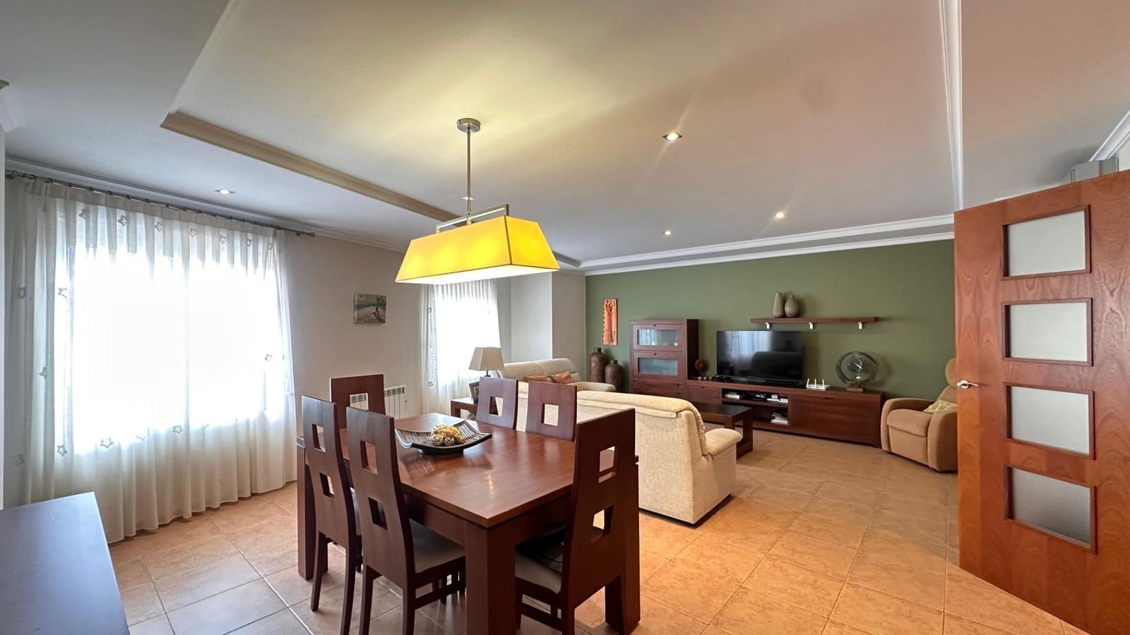 5 bedroom Townhouse for sale in Alginet with garage - € 299,000 (Ref: 9360141)