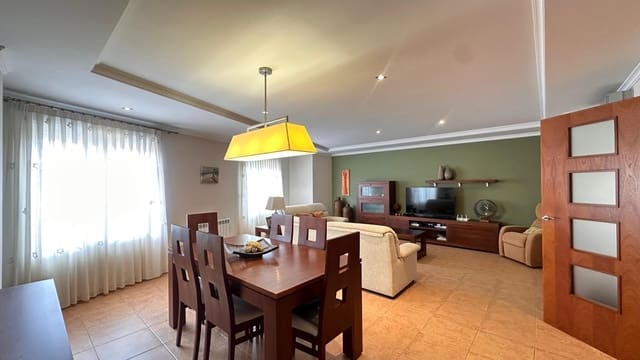 5 bedroom Townhouse for sale in Alginet with garage - € 299,000 (Ref: 9360141)